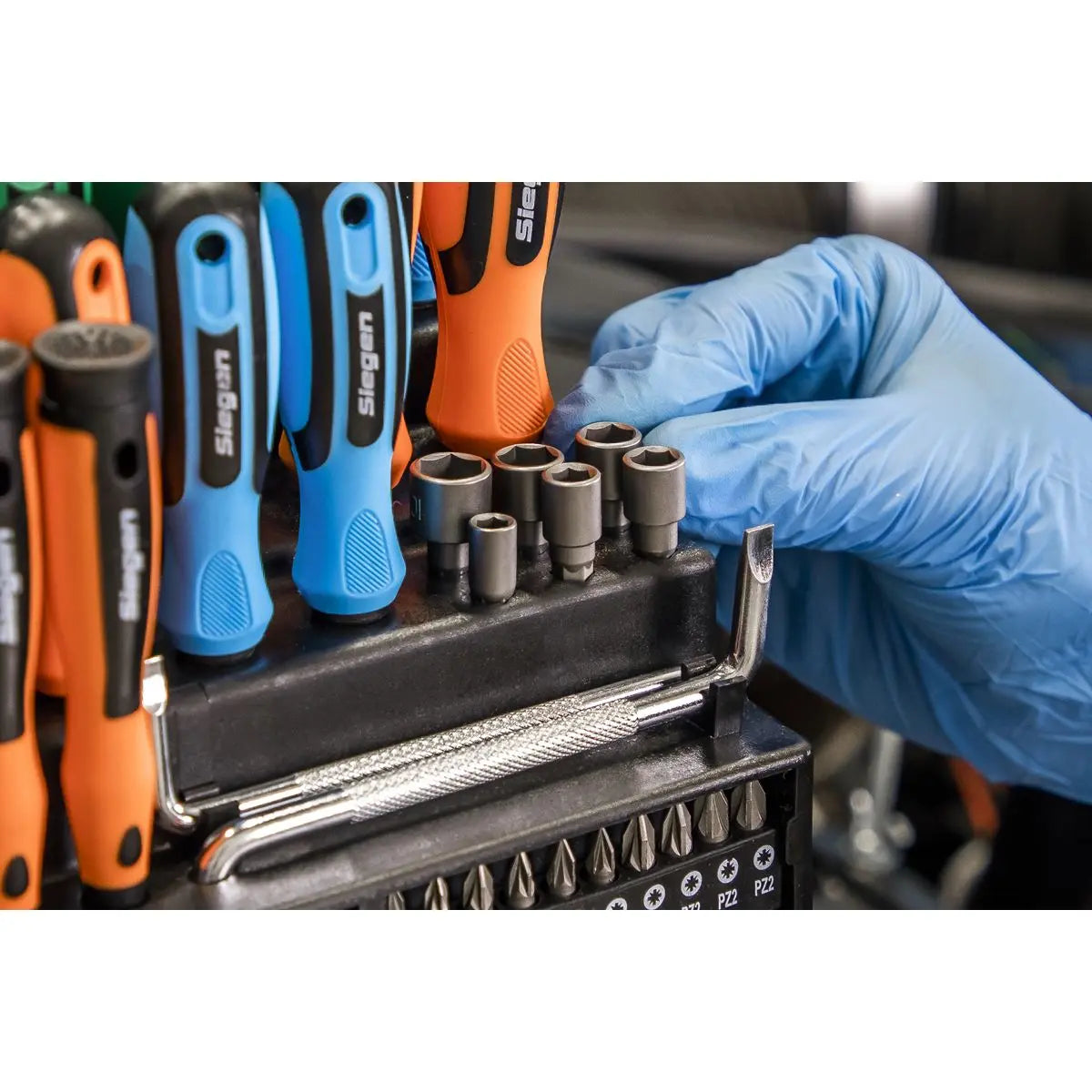 Siegen by Sealey Screwdriver, Bit & Nut Driver Set 100pc White Rose Tools