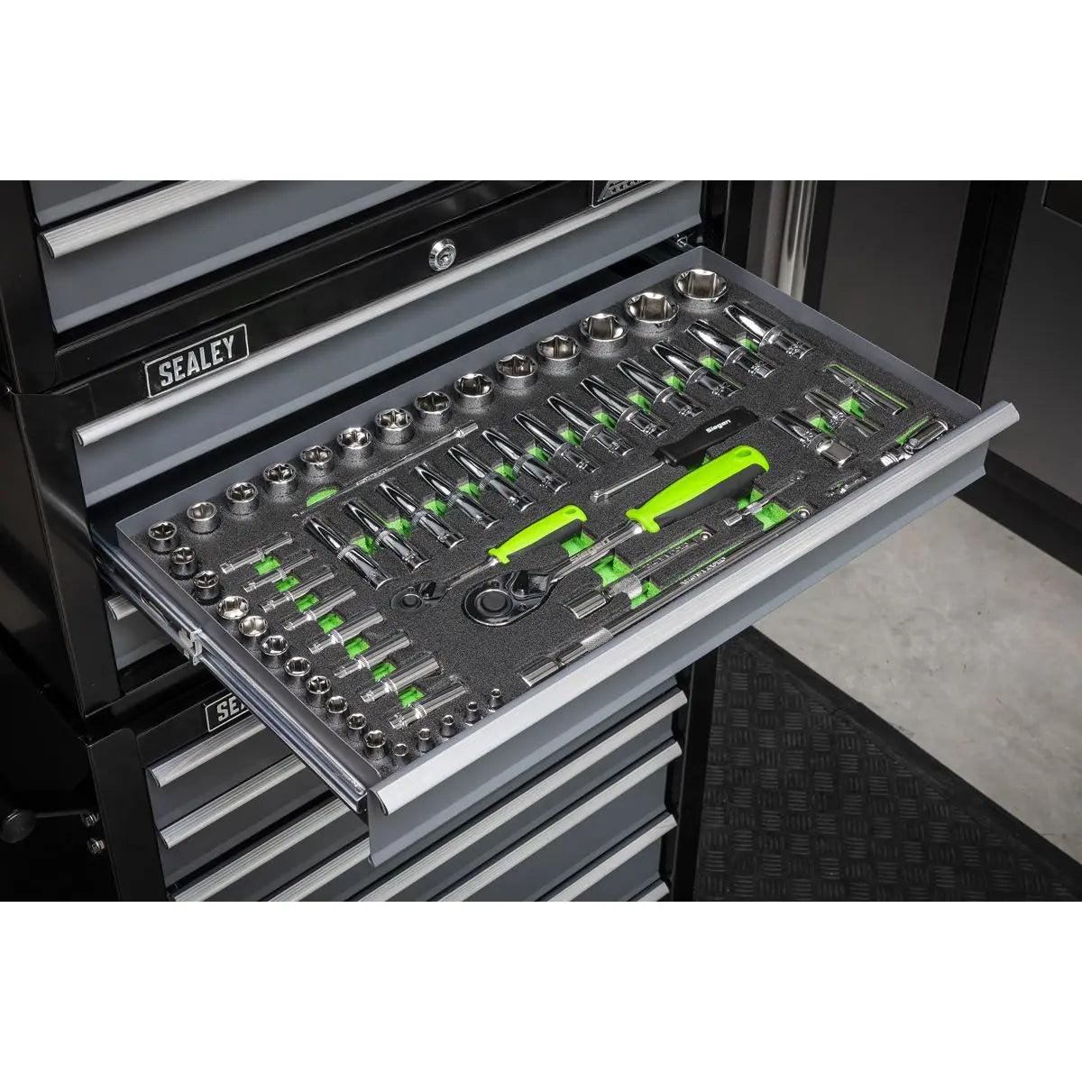 Siegen by Sealey Tool Tray with Socket Set 62pc 1/4" & 1/2"Sq Drive Metric  White Rose Tools