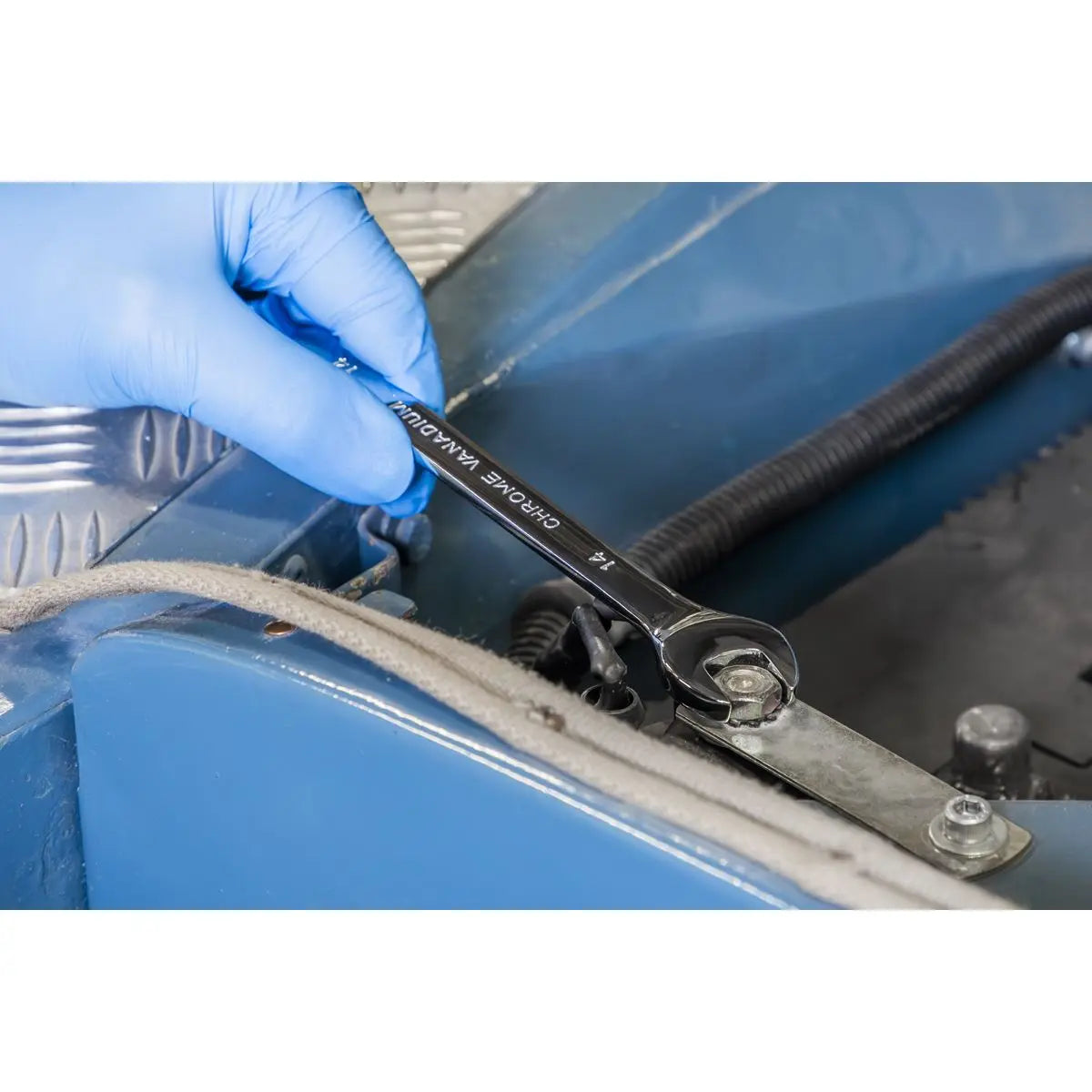 Siegen by Sealey Top Chest & Rollcab Combination 6 Drawer with Tool Kit 247pc White Rose Tools