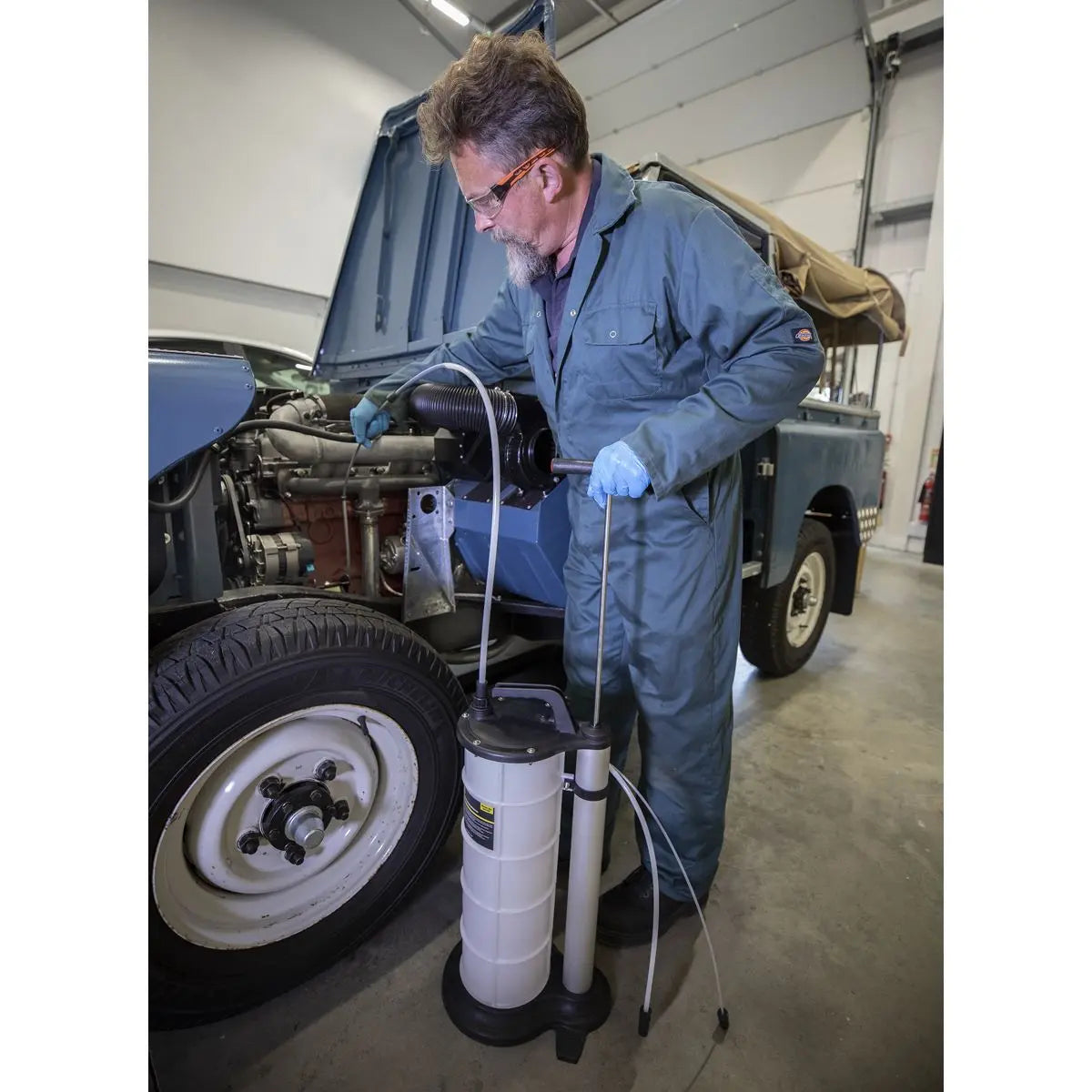 Siegen by Sealey Vacuum Oil & Fluid Extractor Manual 9L  White Rose Tools