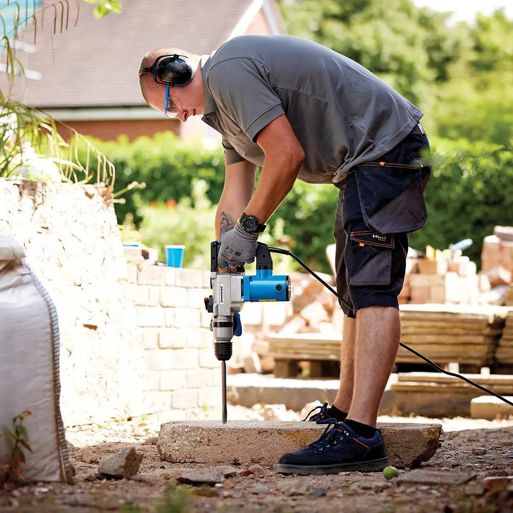 Silverline 850W SDS Plus Hammer Drill 633821 White Rose Tools