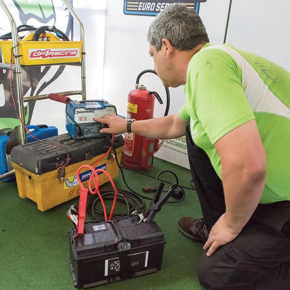 Silverline Automatic Battery Starter Charger 12A 6/12V 8-180Ah Capacity 549095 White Rose Tools