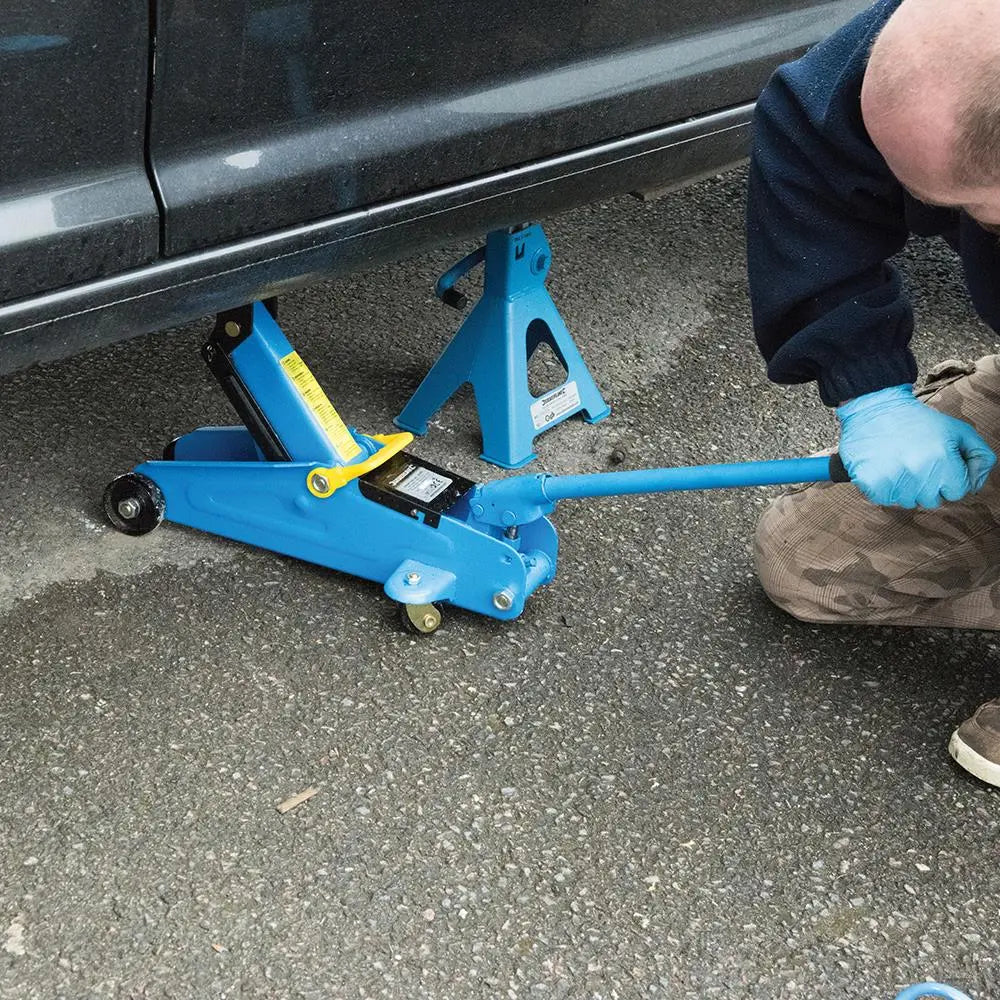 Silverline Hydraulic Trolley Jack 2 Tonne 633935  White Rose Tools