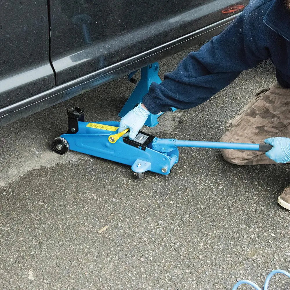 Silverline Hydraulic Trolley Jack 2 Tonne 633935  White Rose Tools