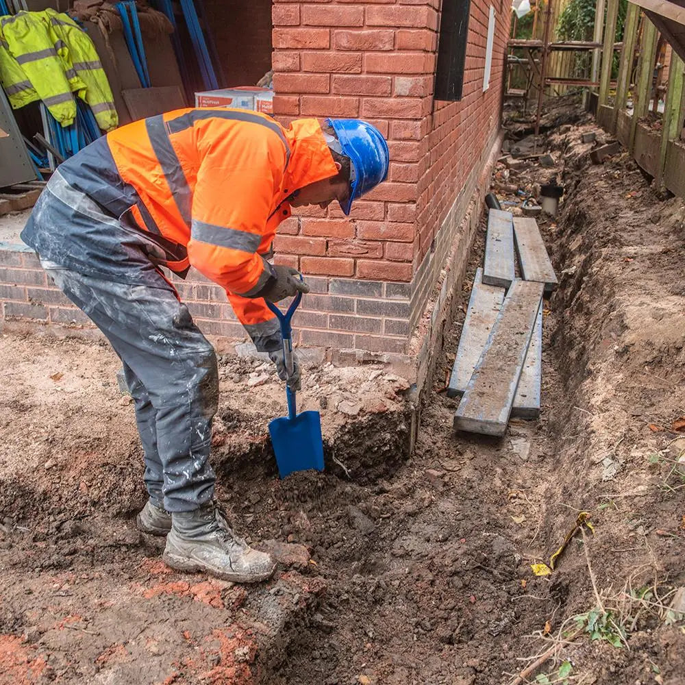 Silverline Solid Forged Trench Shovel 1000mm 783078  White Rose Tools