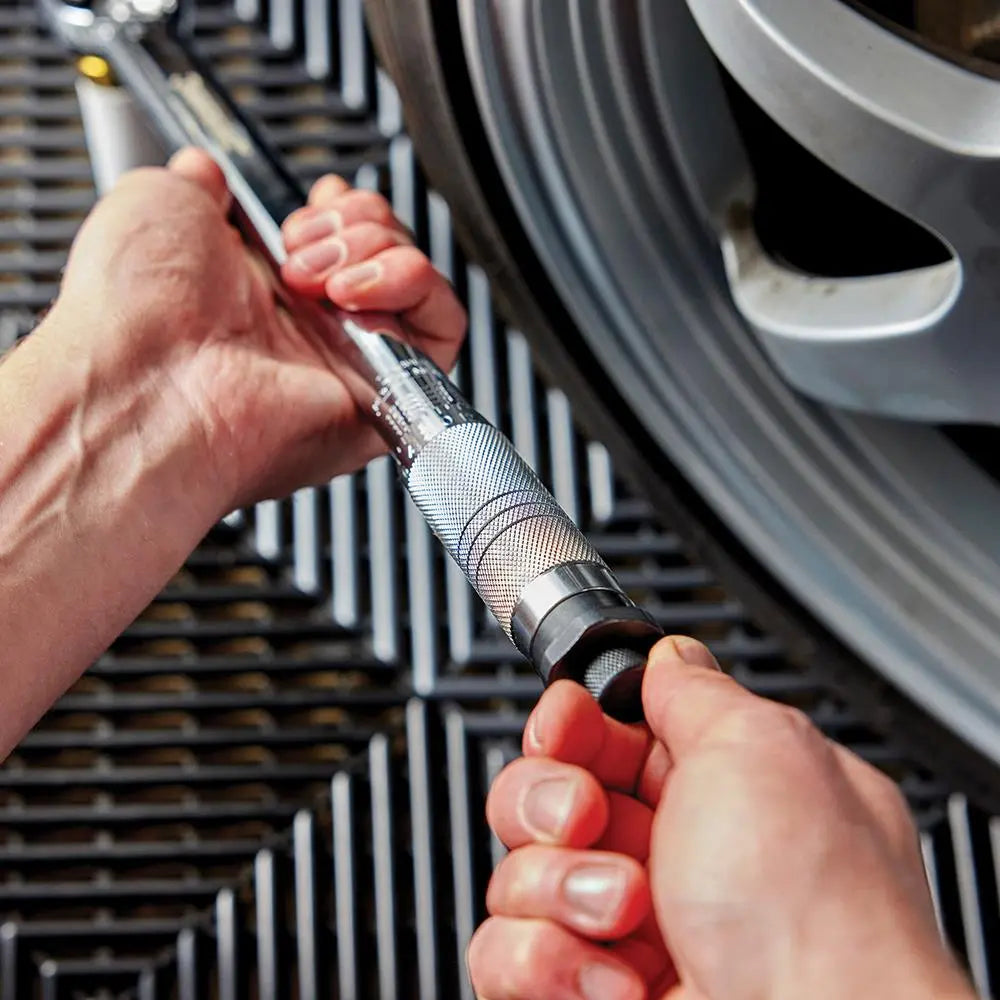 Silverline Torque Wrench 28 - 210Nm 1/2" Drive 633567  White Rose Tools