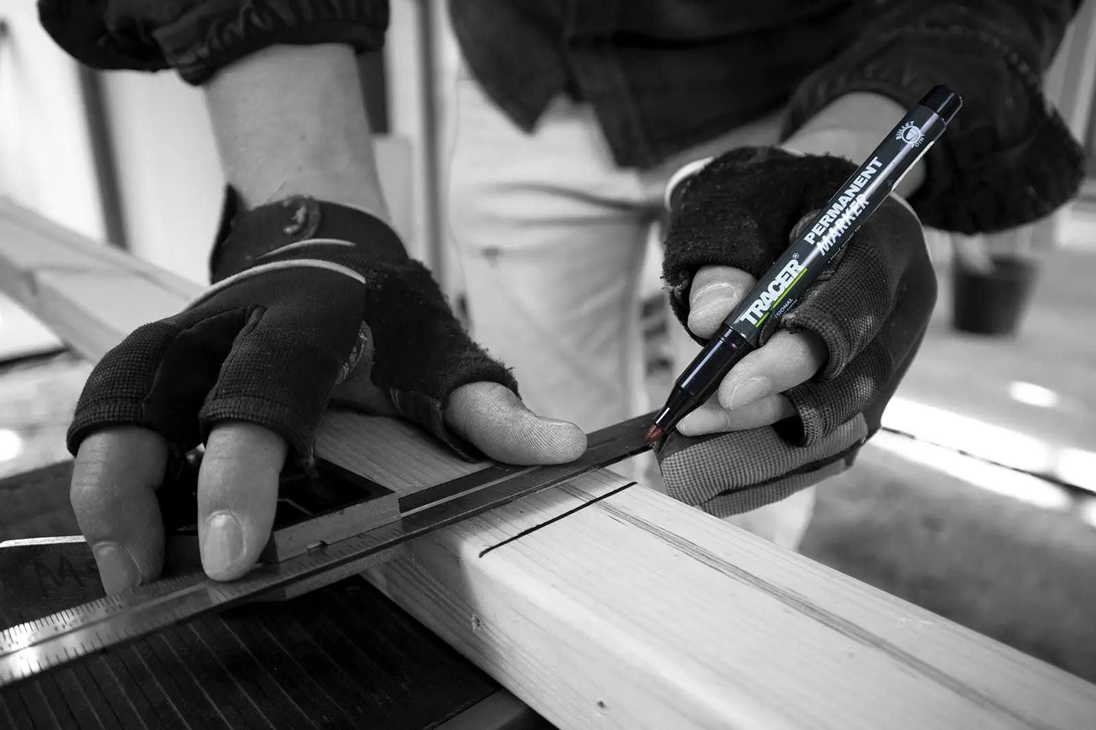 TRACER Permanent Marker Pen Pack of 4 Black Red Blue 1-2mm Fine Bullet Point