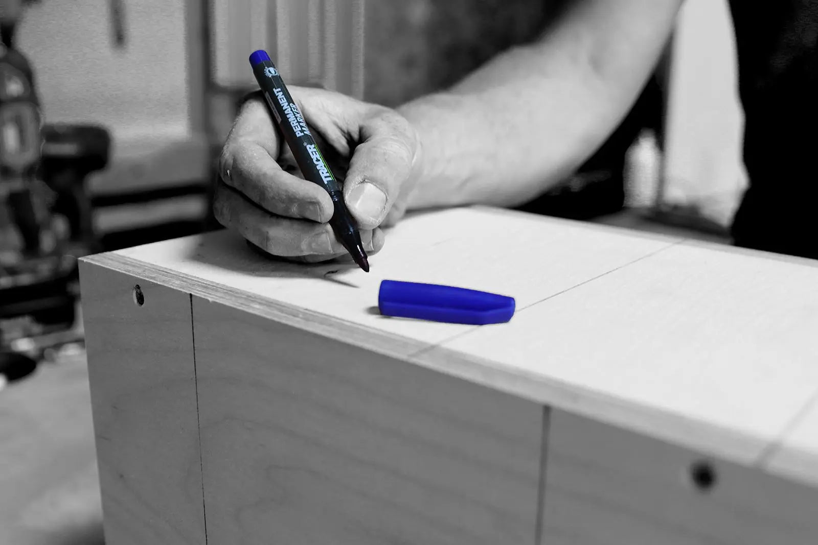 TRACER Permanent Marker Pen Pack of 4 Black Red Blue 1-2mm Fine Bullet Point