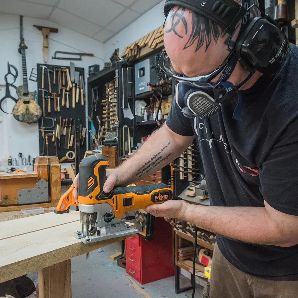 Triton 750W Pendulum Action Jigsaw TJS001 865886  White Rose Tools