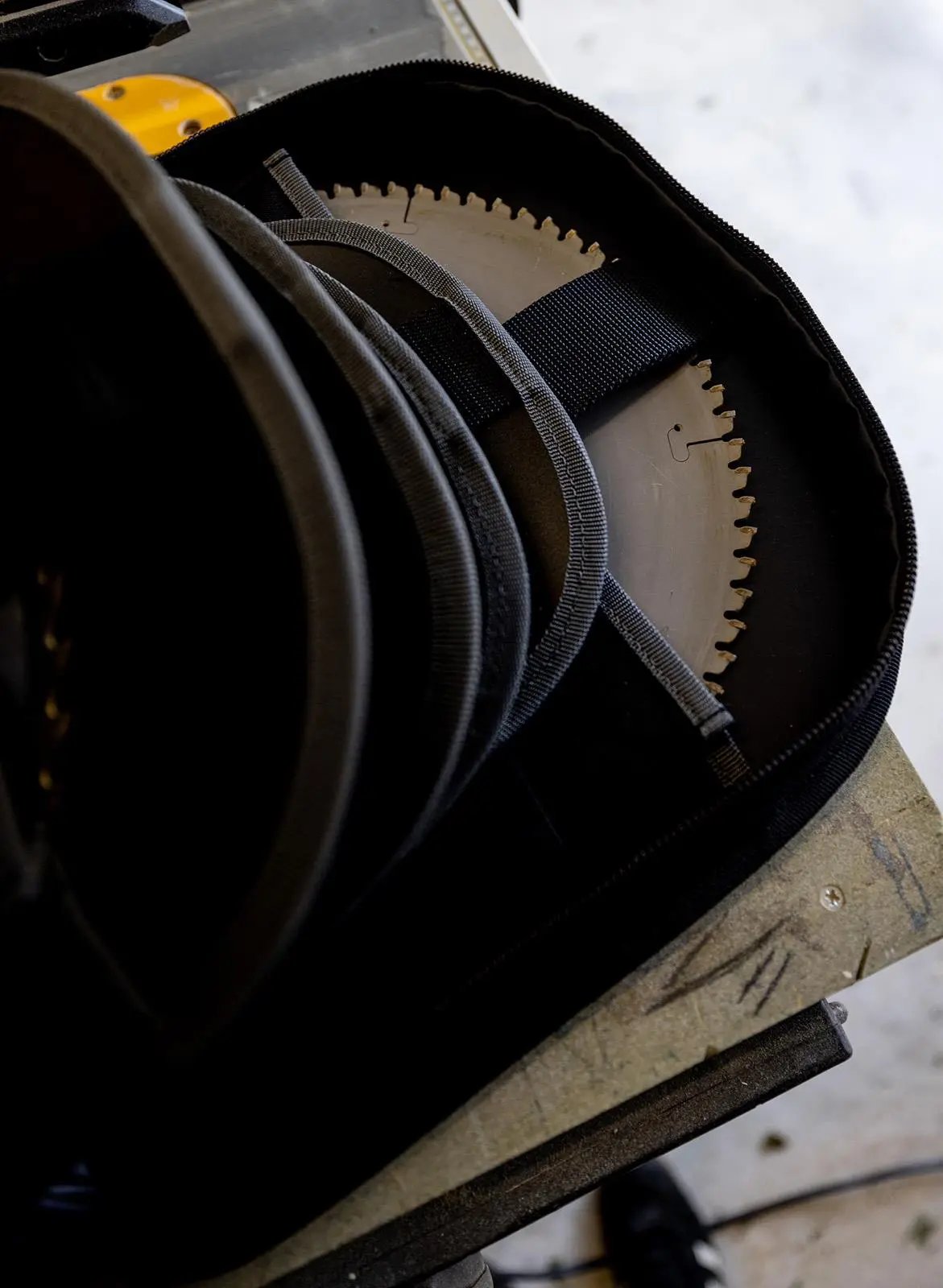 Velocity Rogue 14.0 Blade Storage Bag 11 Compartments up to 305mm Diameter VR-2911 White Rose Tools