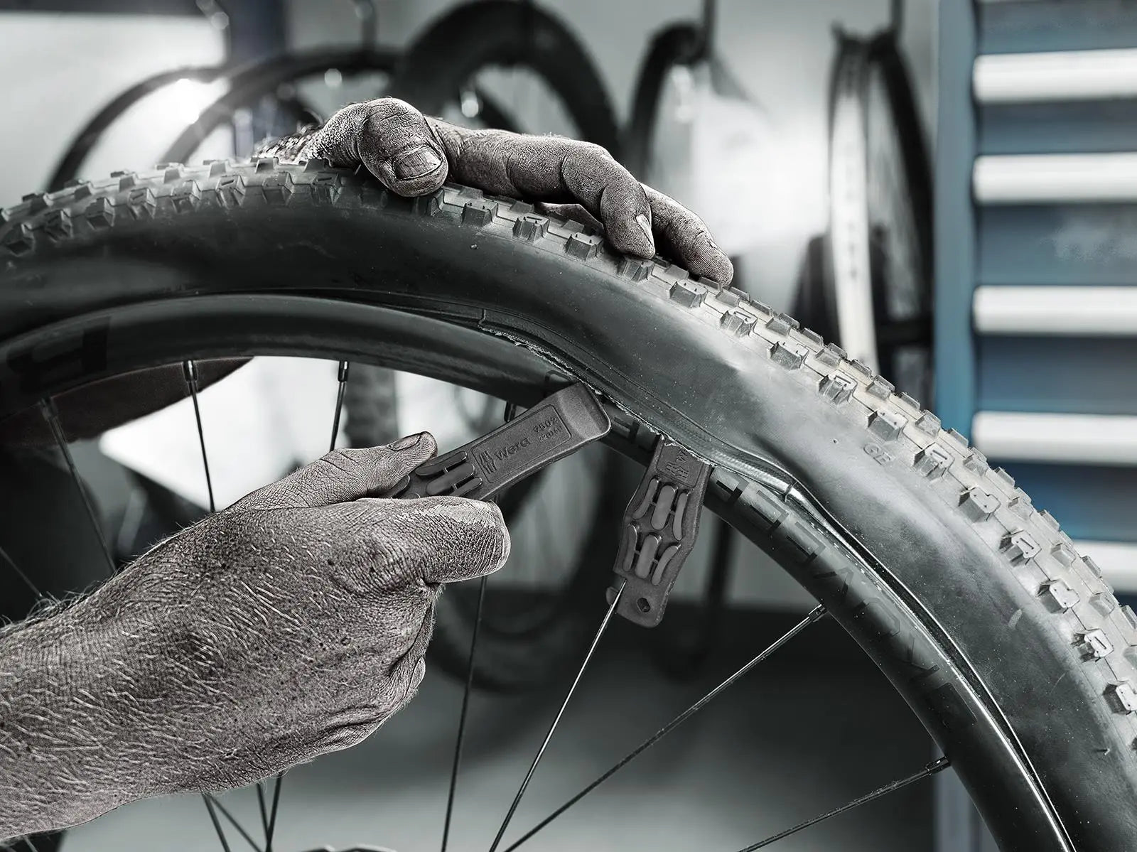 Wera Bicycle Set 1 14 Piece Tyre Levers 1/4" Hex Ratchet and Screwdriver Bits  White Rose Tools