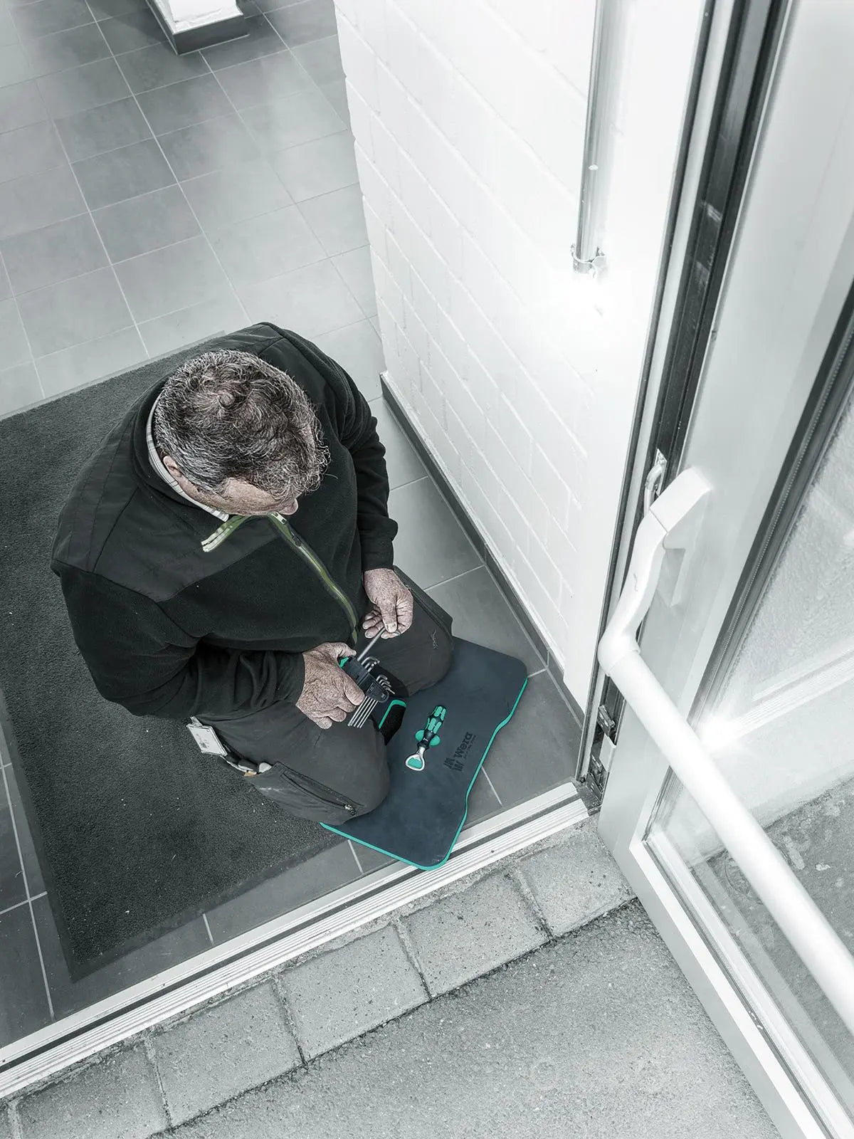 Wera Kneeling Pad 9516 with Bottle Opener Comfort and Refreshment Set Knee Saver Mat 2 Pieces White Rose Tools