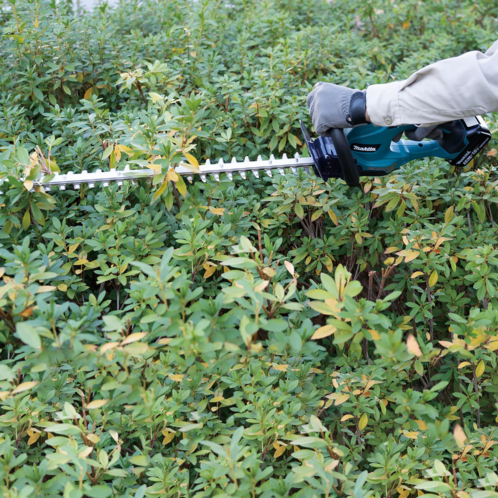 Makita Hedge Trimmer Kit 50cm 18V LXT Li-ion Cordless 5Ah Battery and Charger Garden Bush Cutter Cutting DUH507RT