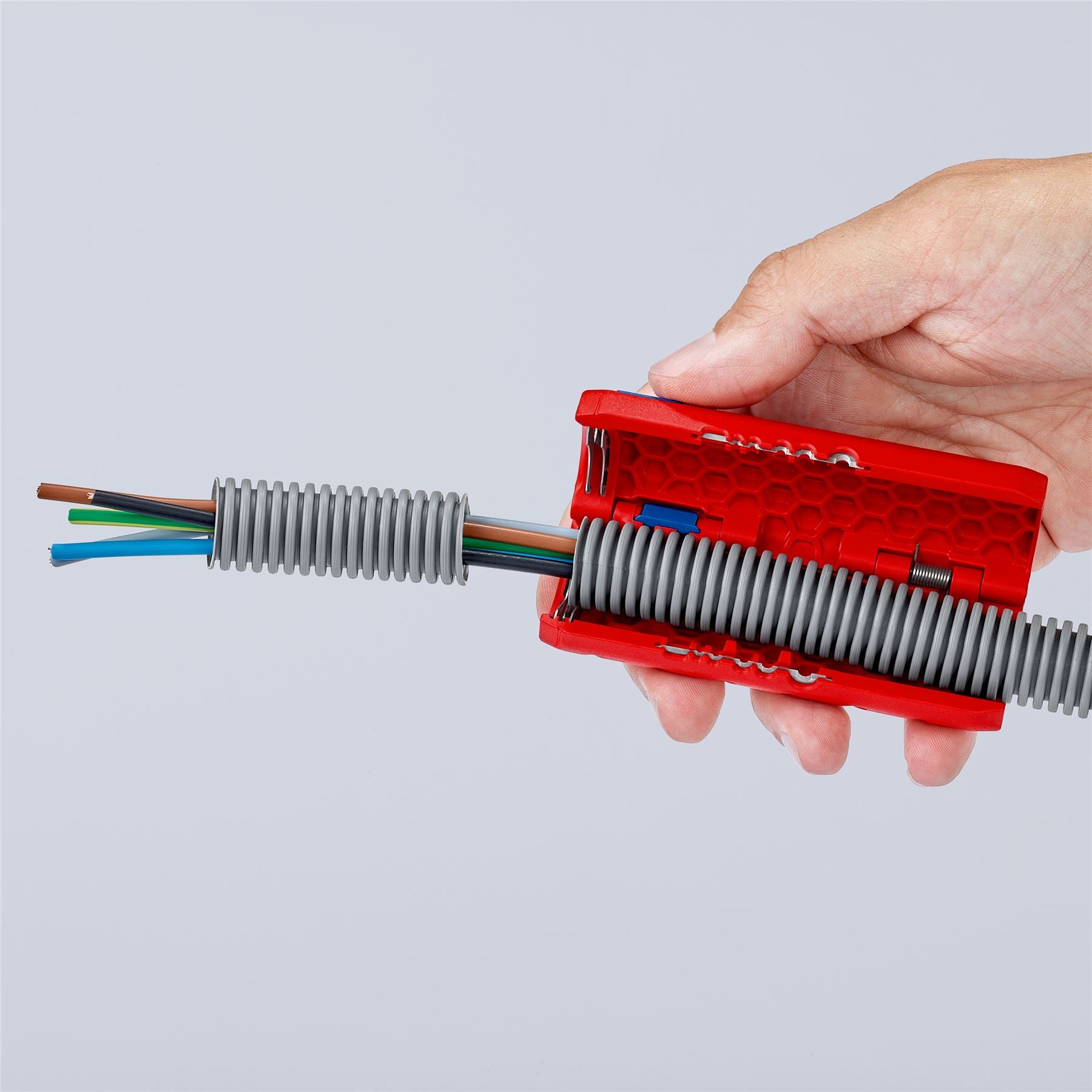 KNIPEX TwistCut Corrugated Pipe Cutter and Wire Stipper 13-32mm Diameter Capacity 100mm 90 22 02 SB