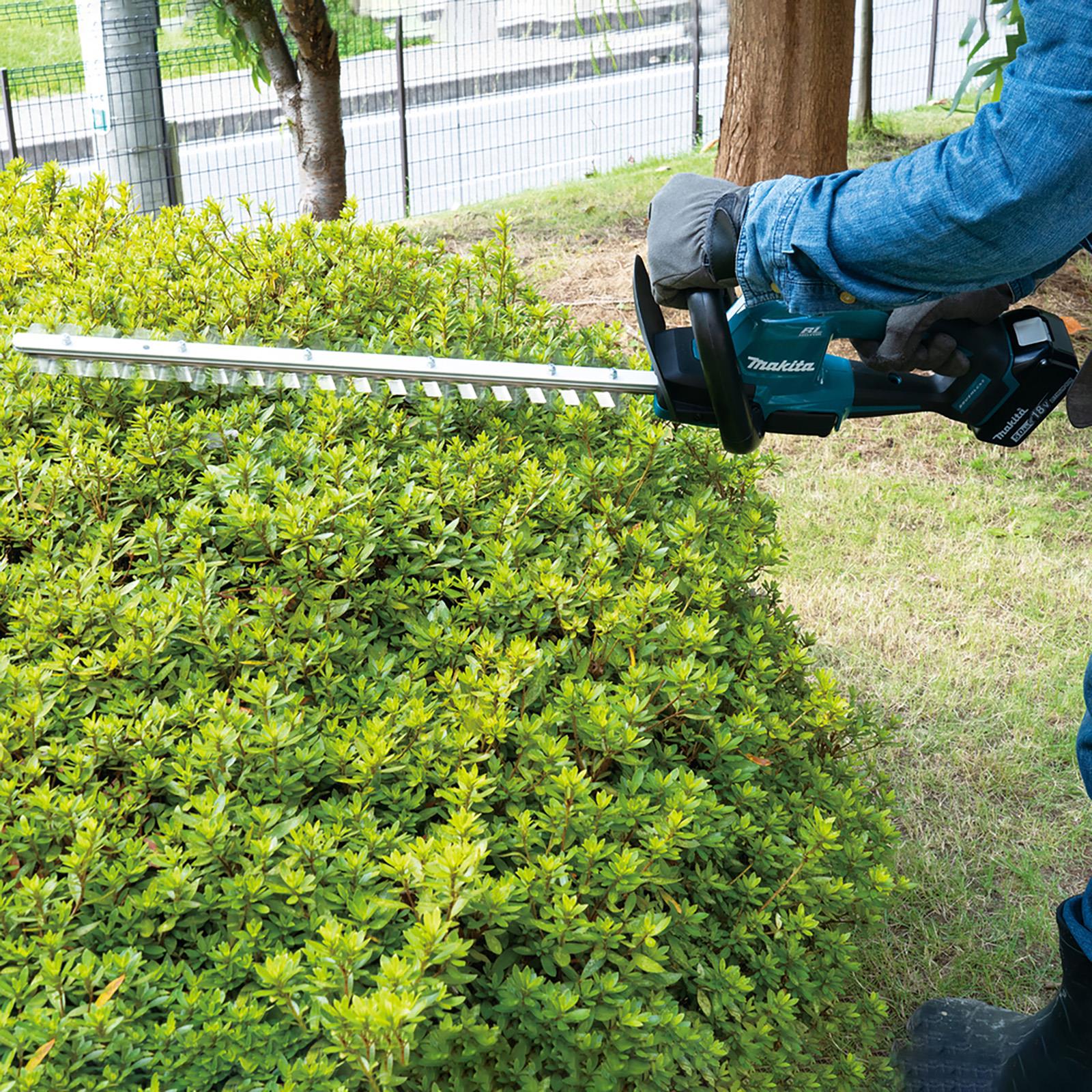 Makita Hedge Trimmer Kit 50cm 18V LXT Li-ion Brushless Cordless 5Ah Battery and Charger Garden Bush Cutter Cutting DUH506RT