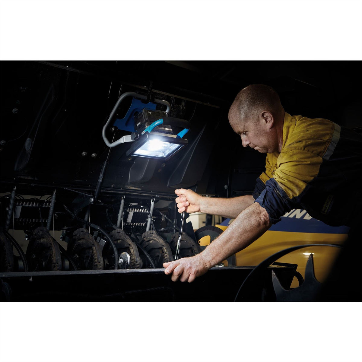 Draper D20 20V COB SMD LED Work Light 30W 1800 Lumens (Sold Bare) 55869 White Rose Tools