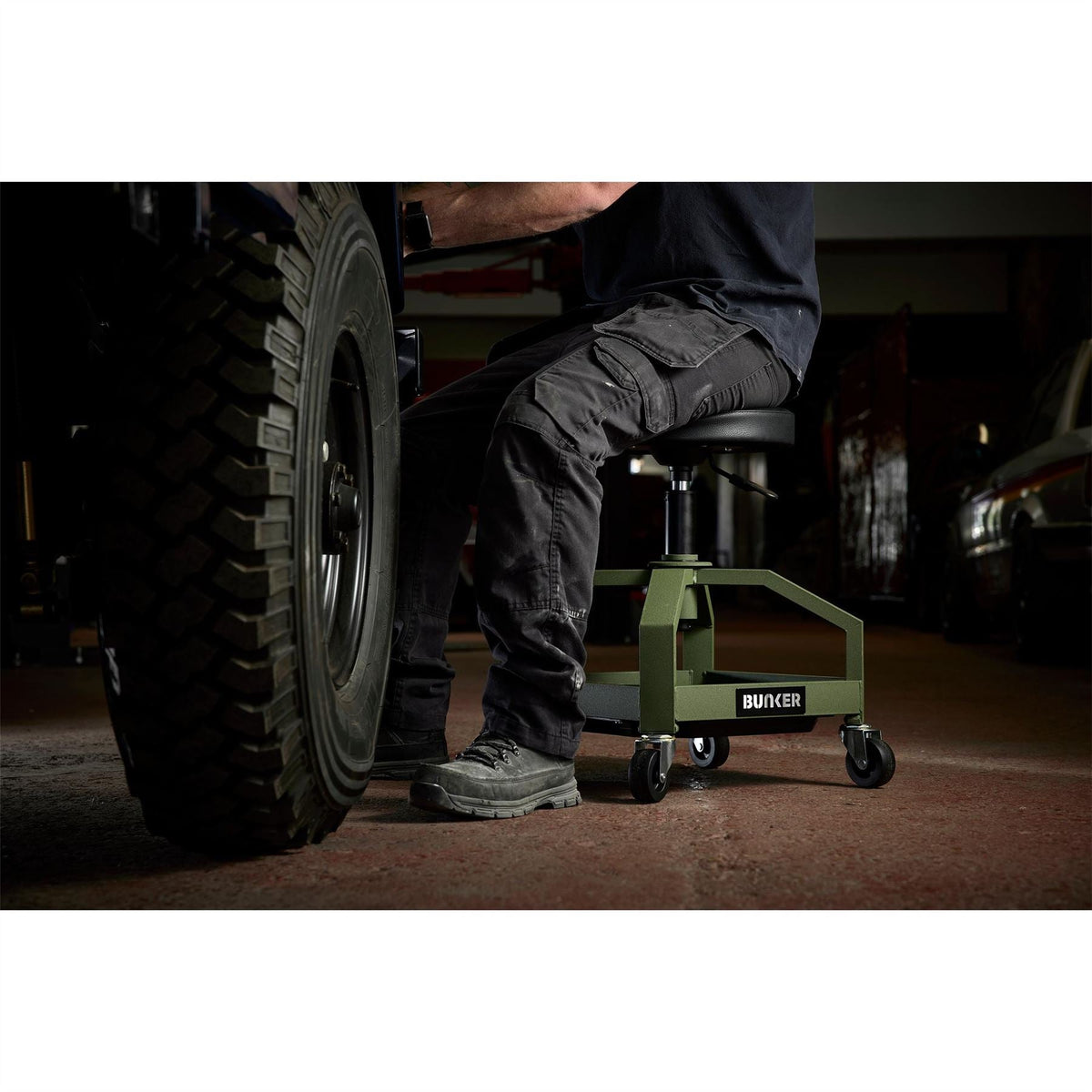 BUNKER Adjustable Work Stool 29725 White Rose Tools