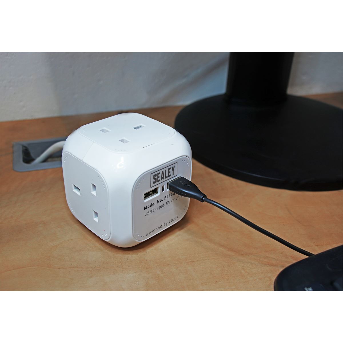 Sealey Extension Cable Cube 1.4m 4 x 230V & 2 x USB Sockets - White
