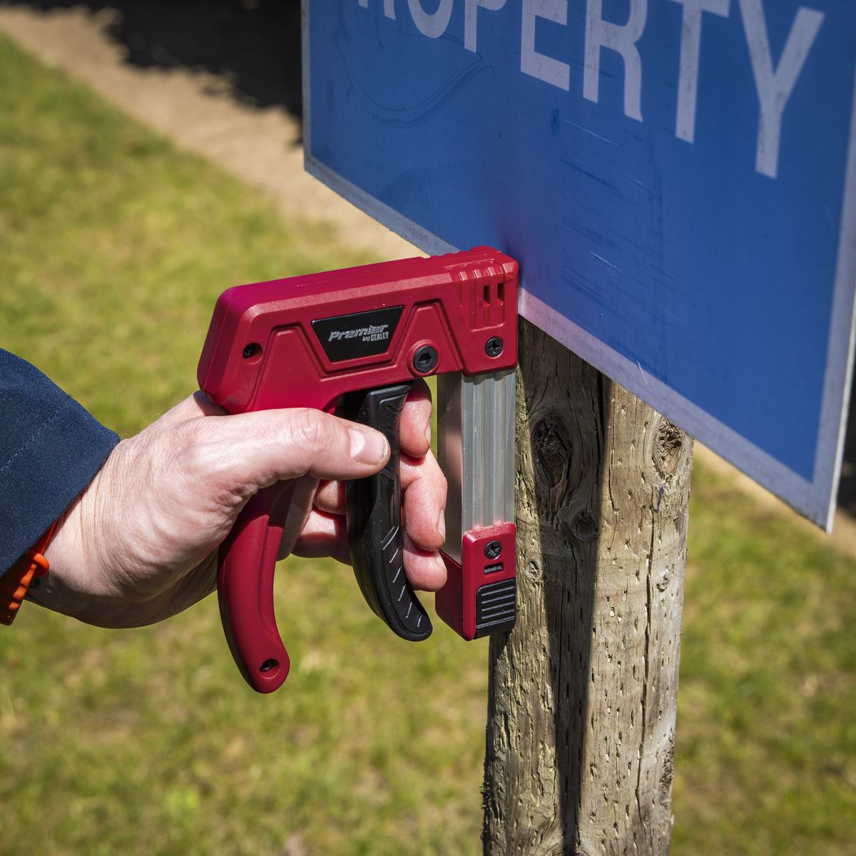 Sealey Premier Heavy-Duty Staple & Brad Nail Gun 