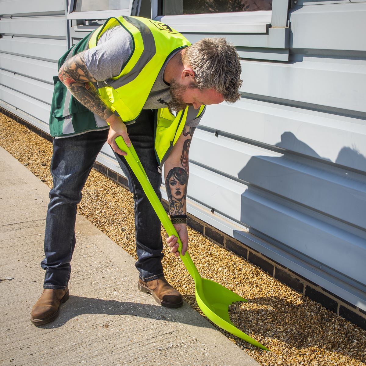 Sealey General-Purpose Polypropylene Shovel with 690mm Handle 