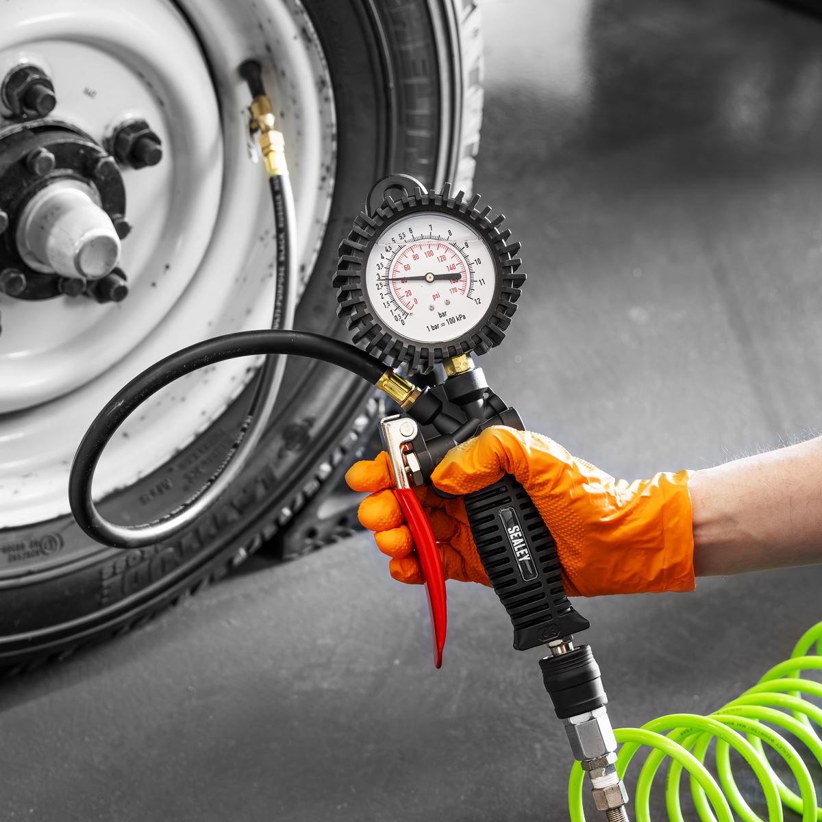 Sealey Tyre Inflator with Clip-On Connector