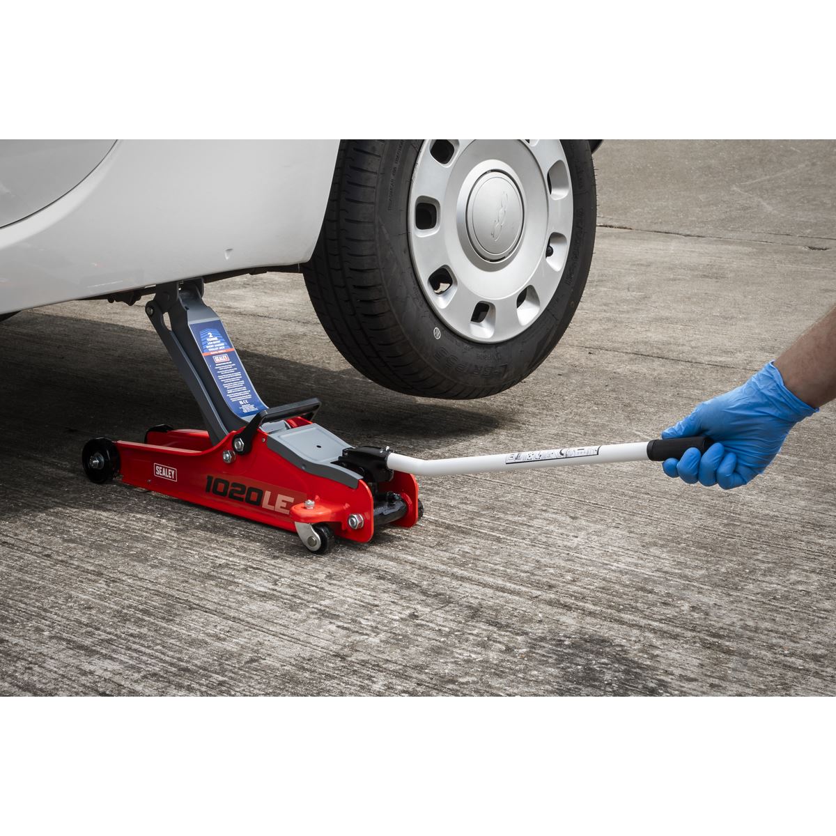 Sealey Trolley Jack 2tonne Low Entry Short Chassis - Red