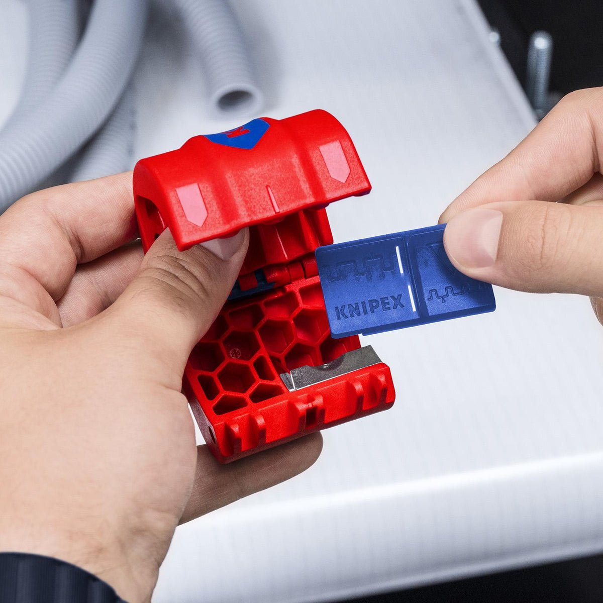 KNIPEX BIX cutting flexible corrugated conduit