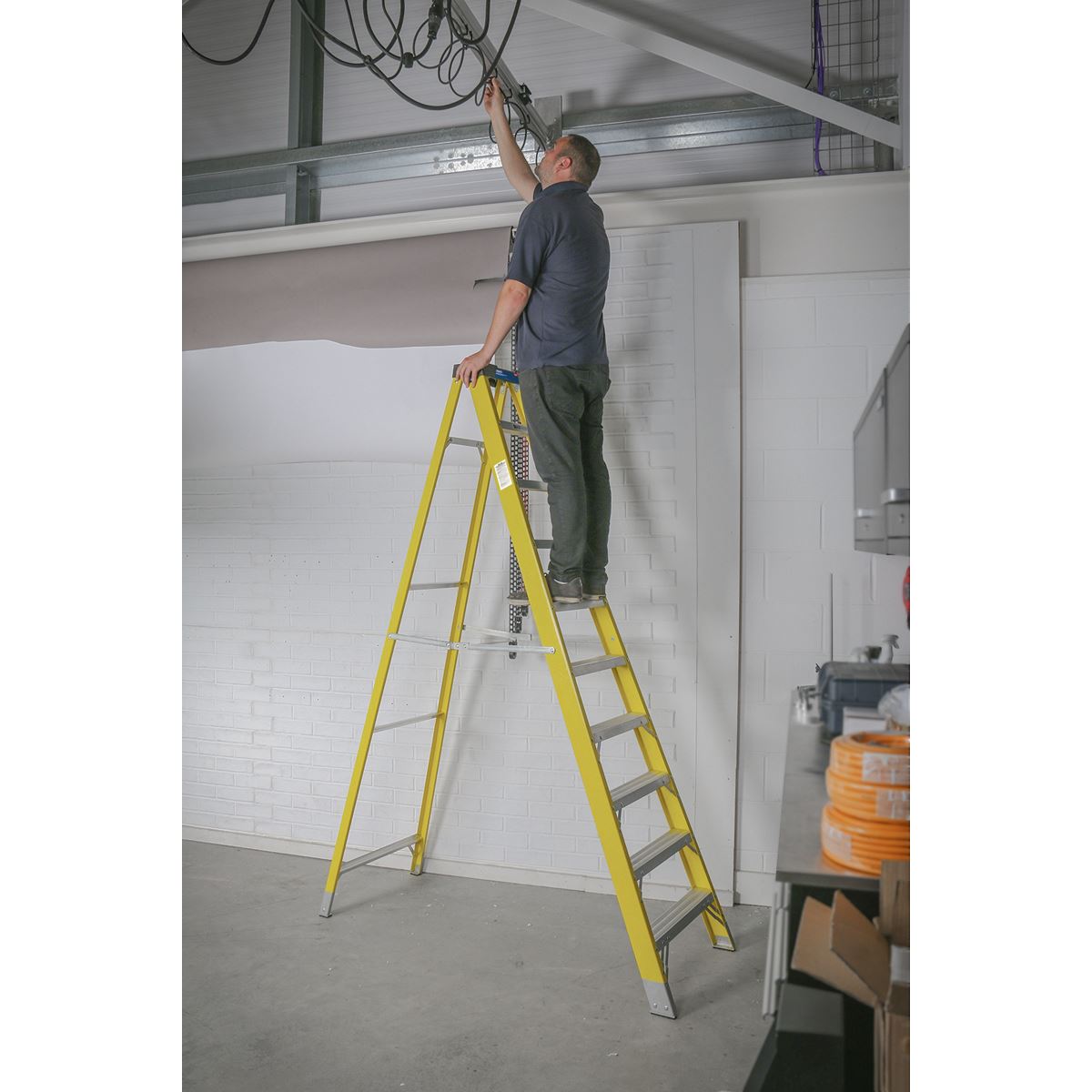 Sealey Fibreglass Step Ladder 9-Tread EN 131 