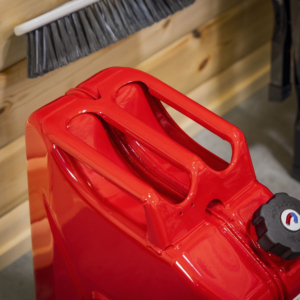 Sealey Screw Cap Metal Jerry Can 20L - Red  White Rose Tools