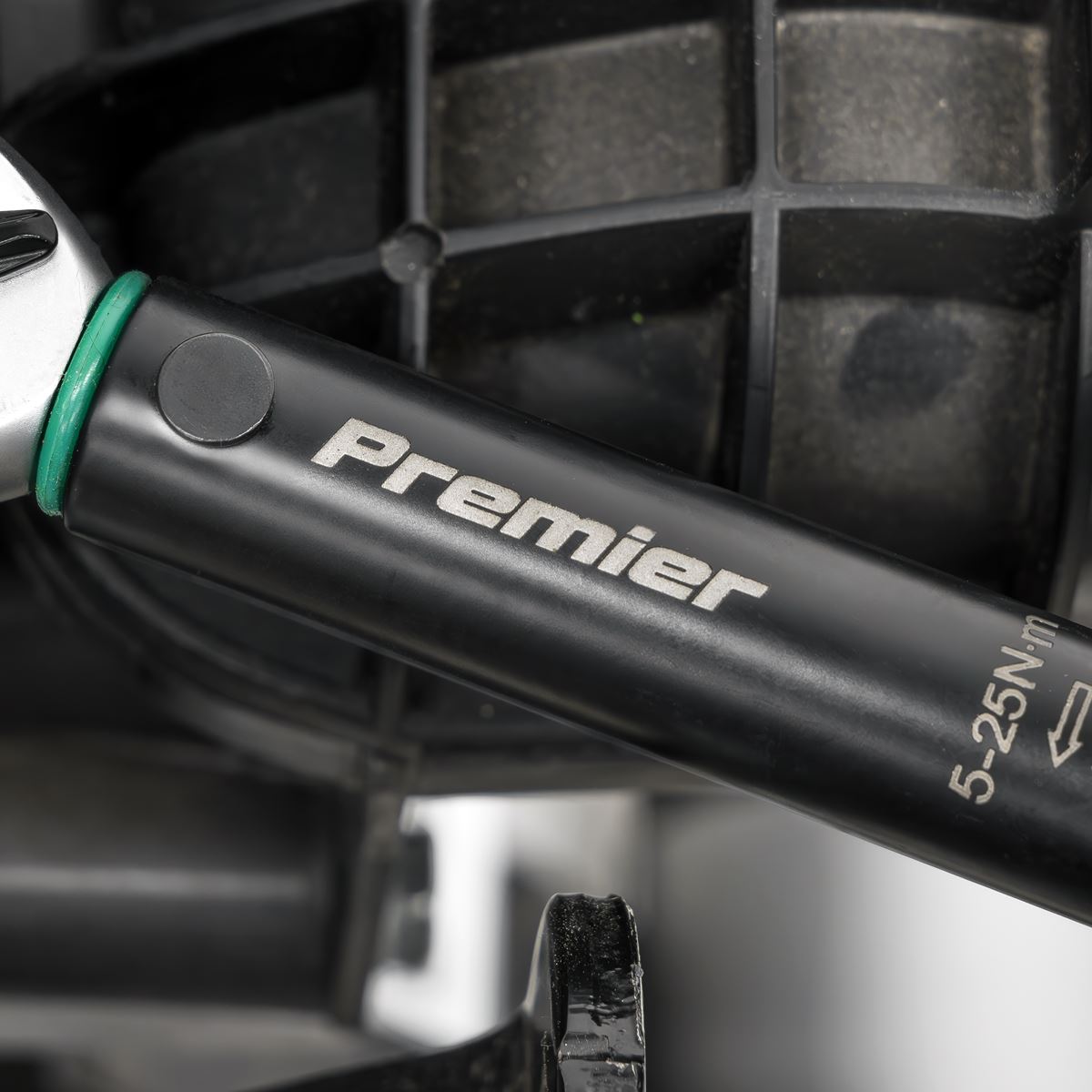 Sealey Premier Black Torque Wrench Micrometer Style 1/4"Sq Drive Calibrated 5-25Nm - Premier Black  White Rose Tools