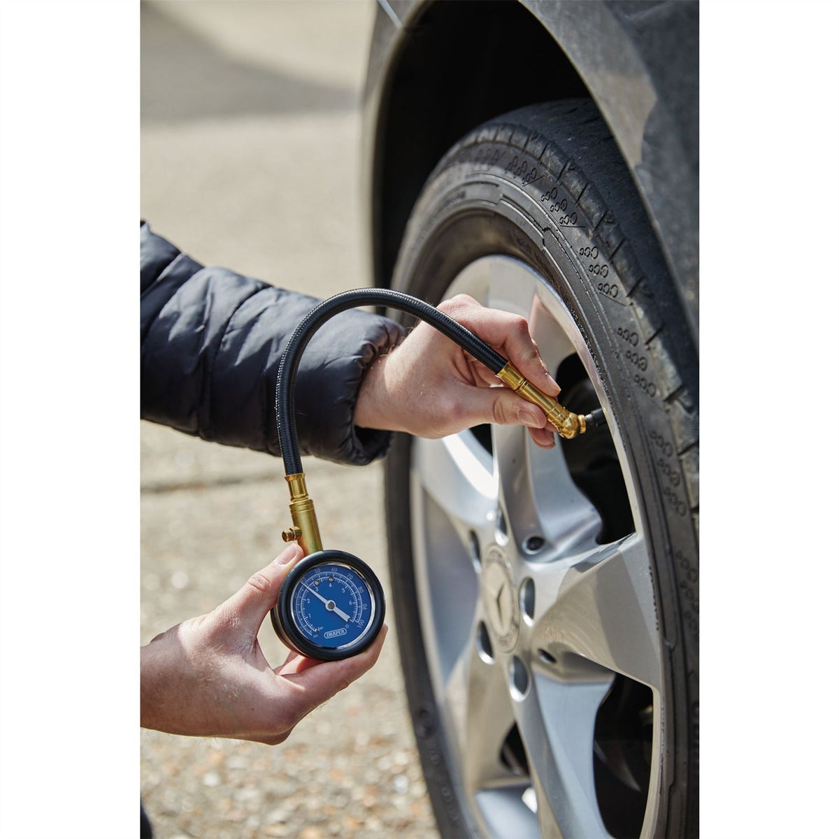 Draper Tyre Pressure Gauge with Flexible Hose 69924  White Rose Tools