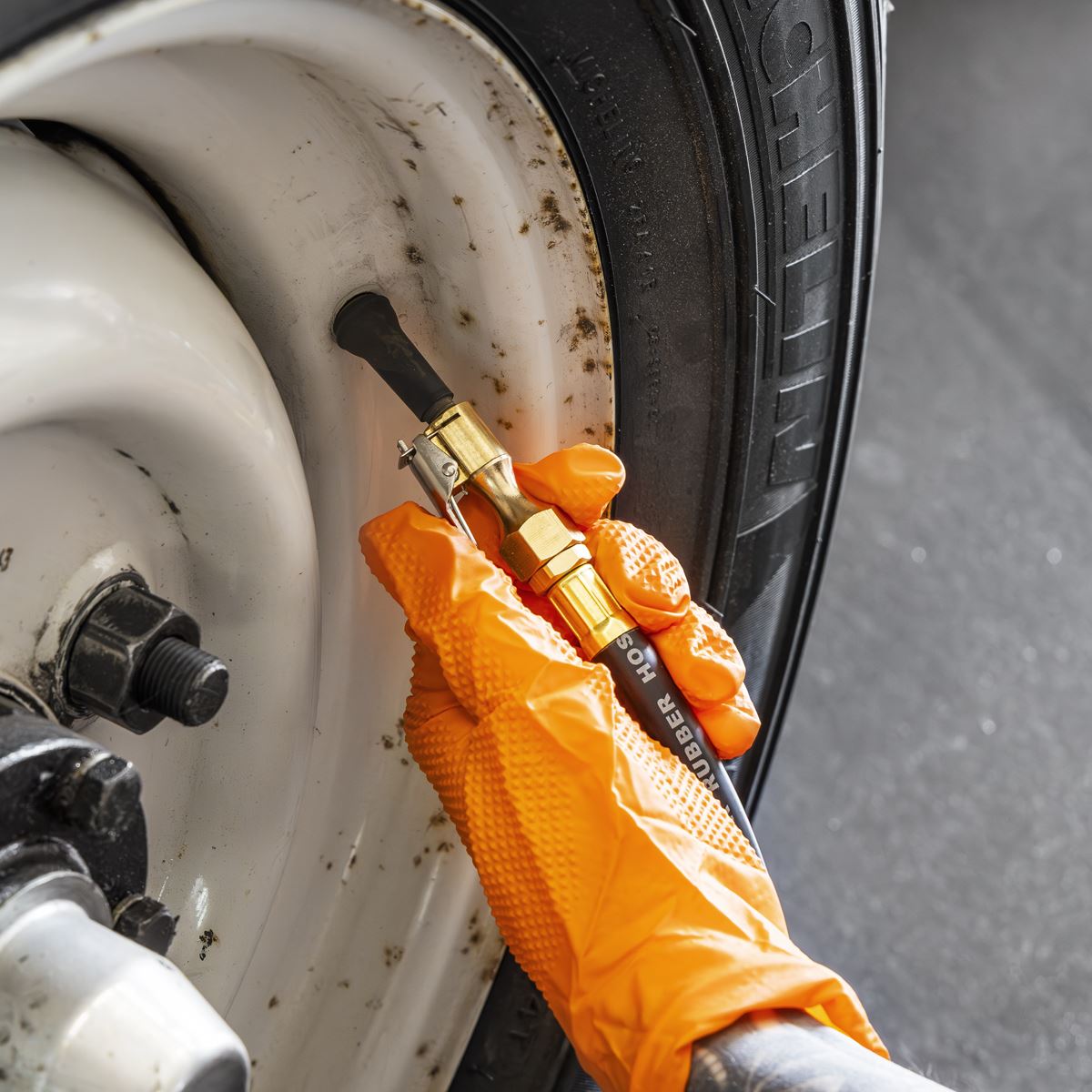 Sealey Tyre Inflator with Clip-On Connector  White Rose Tools