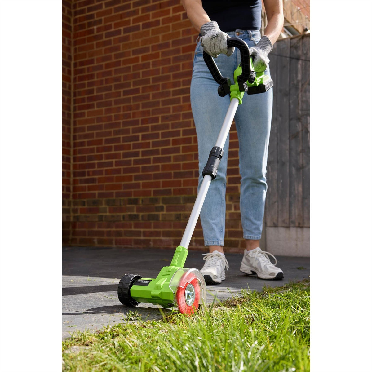 Draper 18V Weed Remover 1 x 2.0Ah Battery 1 x Charger 31866  White Rose Tools