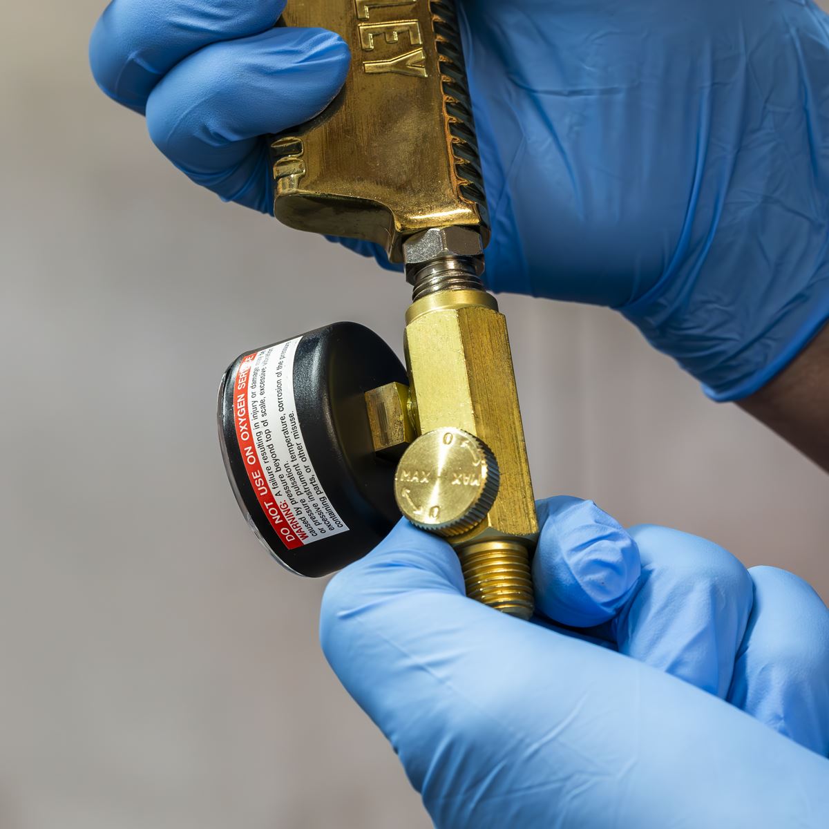 Sealey On-Gun Regulator with Gauge 
