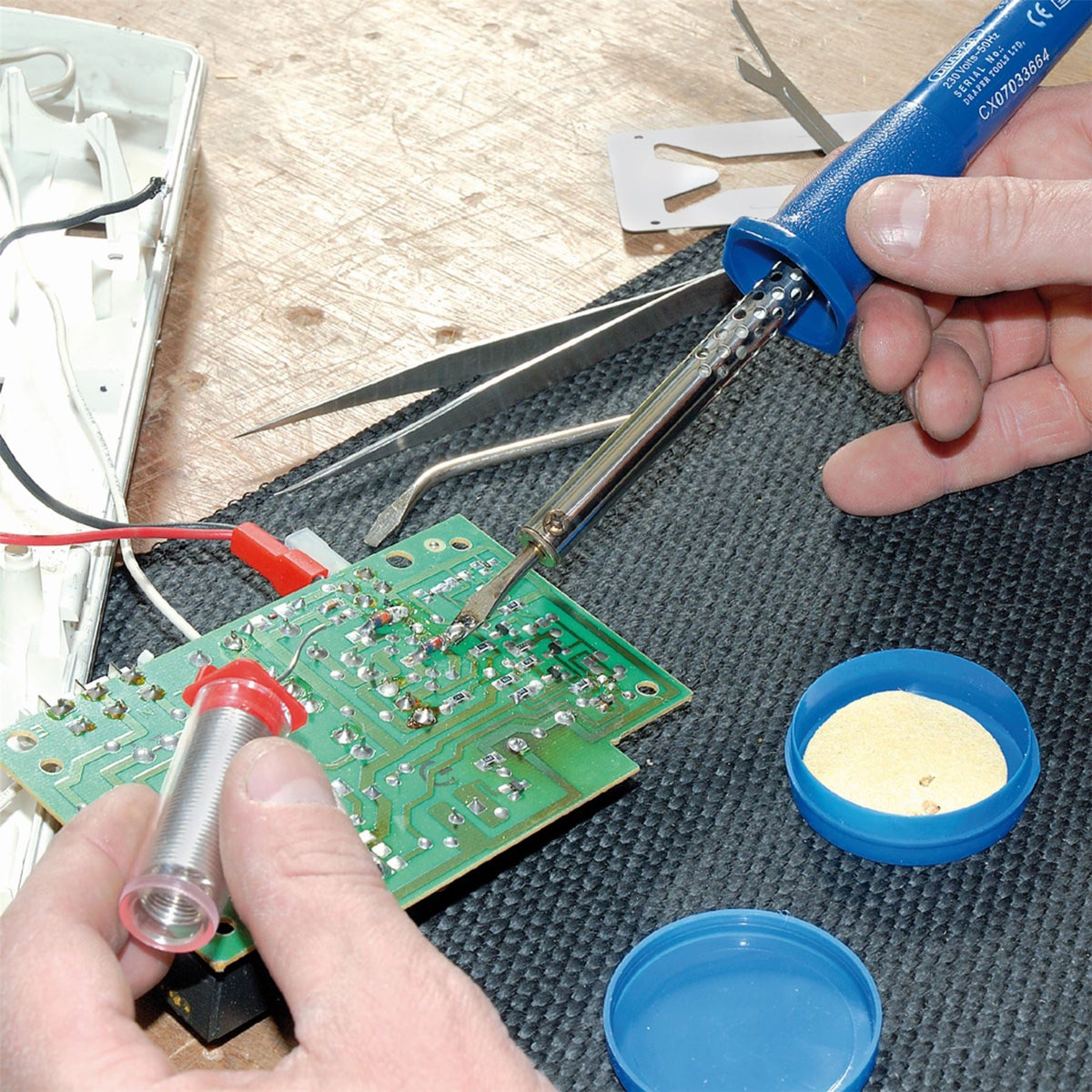 Draper 230V Soldering Kit 25W 71415  White Rose Tools
