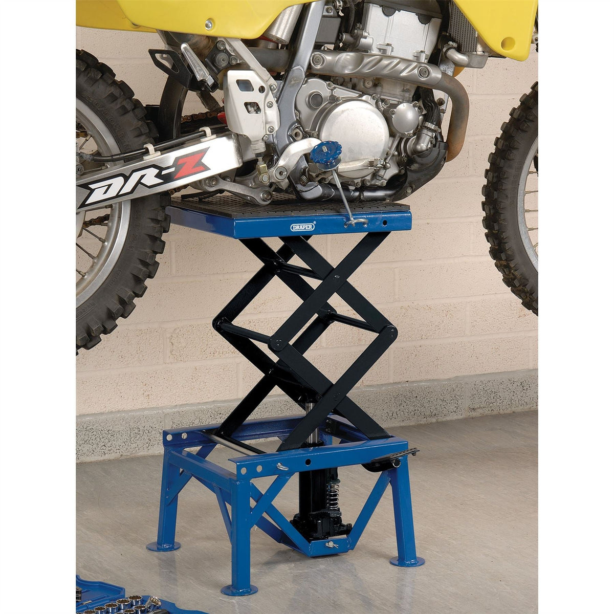 Draper Hydraulic Motorcycle Scissor Lift 135kg 70212  White Rose Tools