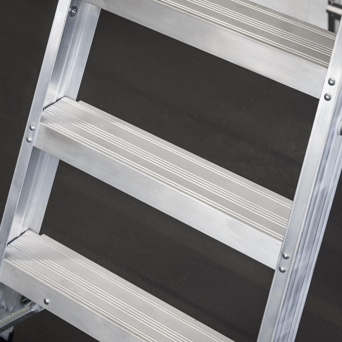 Sealey Aluminium Step Ladder 8-Tread Industrial BS EN 131 