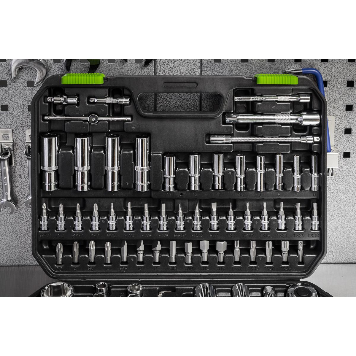 Siegen by Sealey Socket Set 94 Piece 1/4" and 1/2" Drive WallDrive Metric 4-32mm