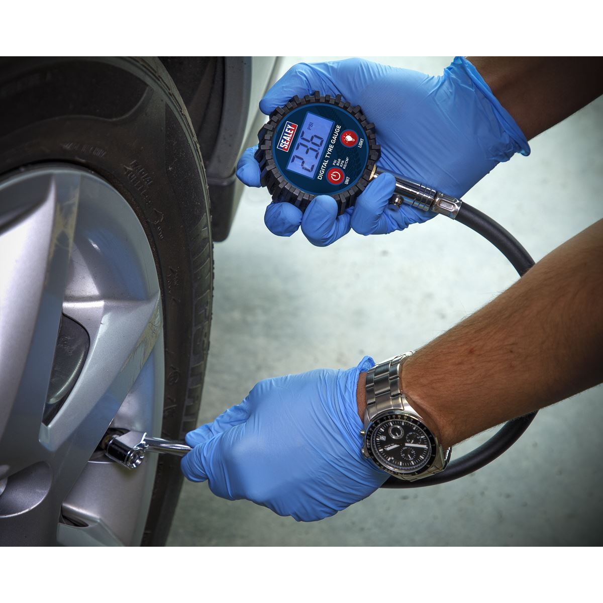 Sealey Digital Tyre Pressure Gauge with Twin Push-On Connector 