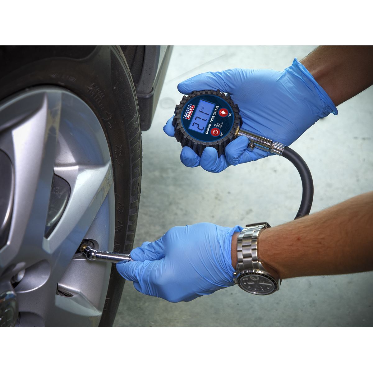 Sealey Digital Tyre Pressure Gauge with Push-On Connector 