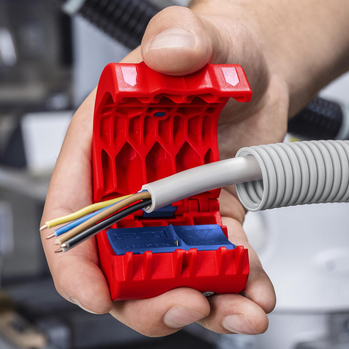 Compact KNIPEX BIX cable installation cutter