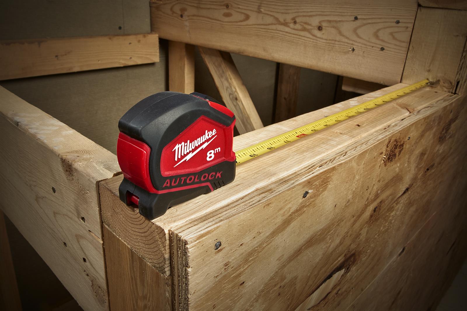 Milwaukee Tape Measure 8m Metric Autolock 25mm Blade Width 