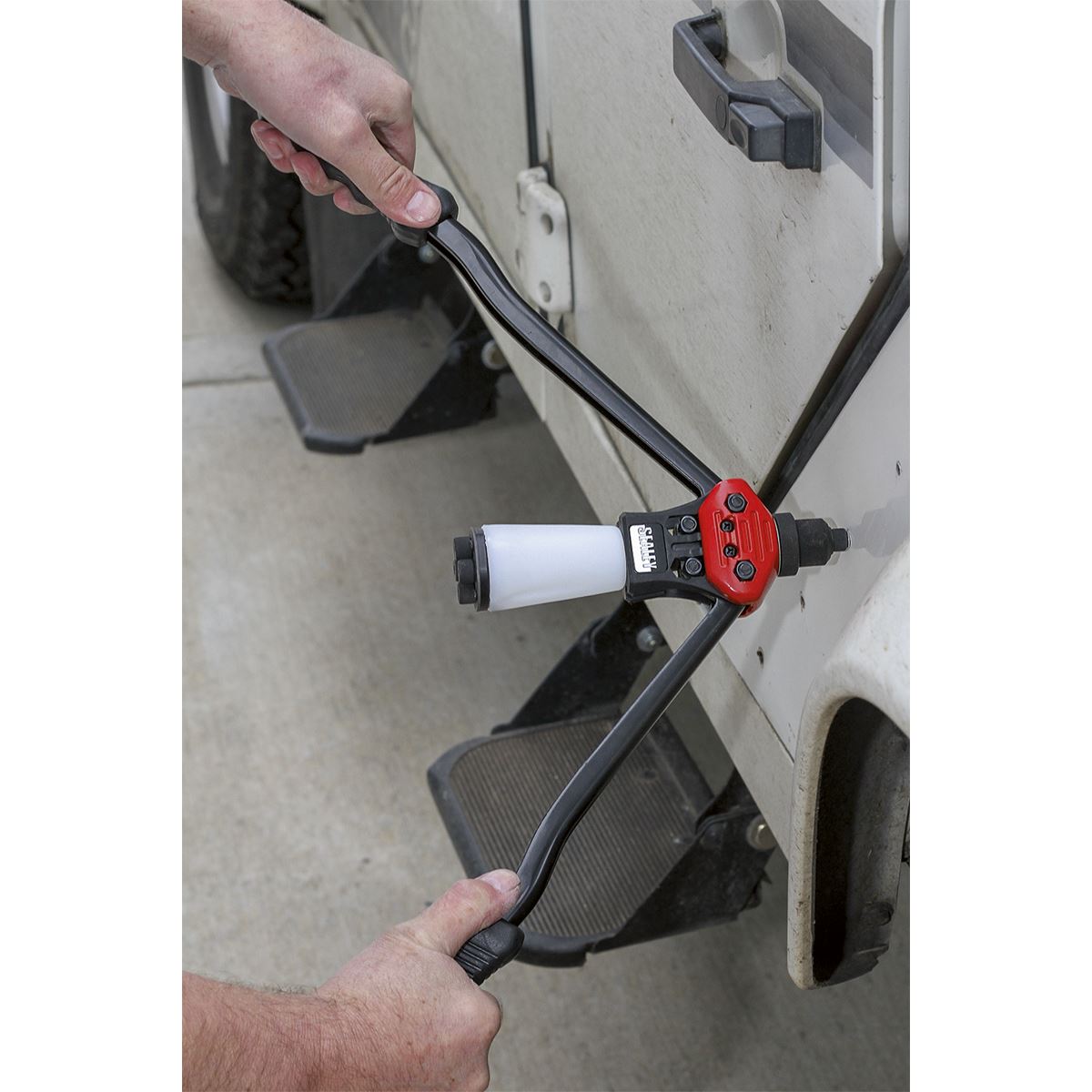 Sealey Riveter Medium-Arm with Collection Bowl 
