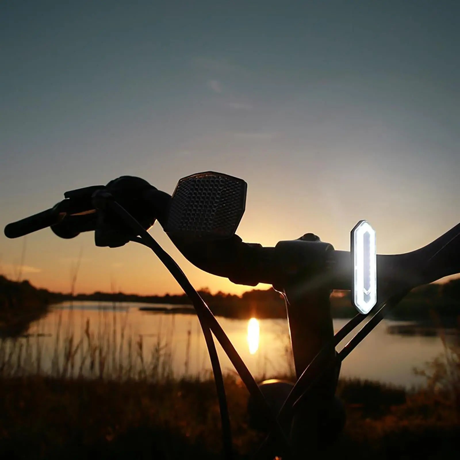Amtech Bike Light Front White High Performance USB Rechargeable 8 Settings 240 Lumens 