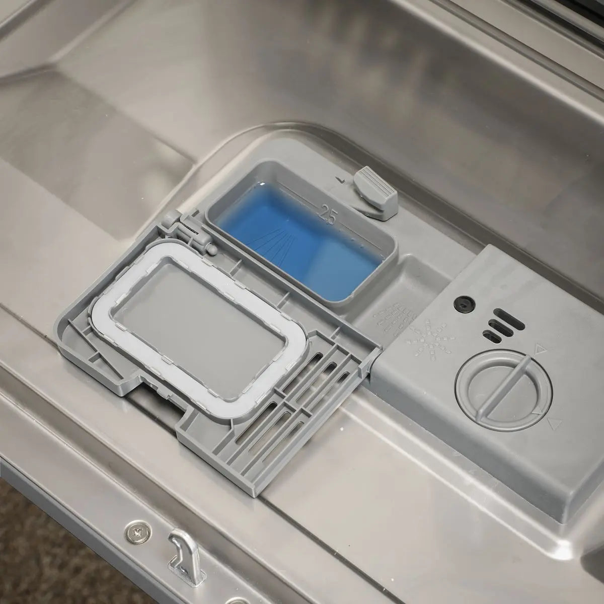 Baridi Compact Tabletop Dishwasher 6 Place Settings, 6 Programmes, Low Noise, 6.5L Cycle, Start Delay - Silver  White Rose Tools