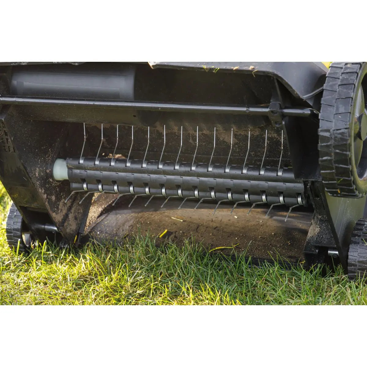 Dellonda 1500W Electric 2-in-1 Scarifier with 5-Heights, 36cm Cutting Diameter, 45L Grass Collection Bag, 10m Mains Cable, Hand Push  White Rose Tools