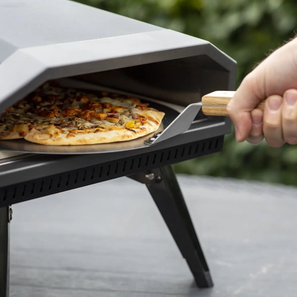 Dellonda Gas Pizza Oven with Gas Regulator, Water Resistant Cover/Carry Bag & 12" Pizza Peel  White Rose Tools