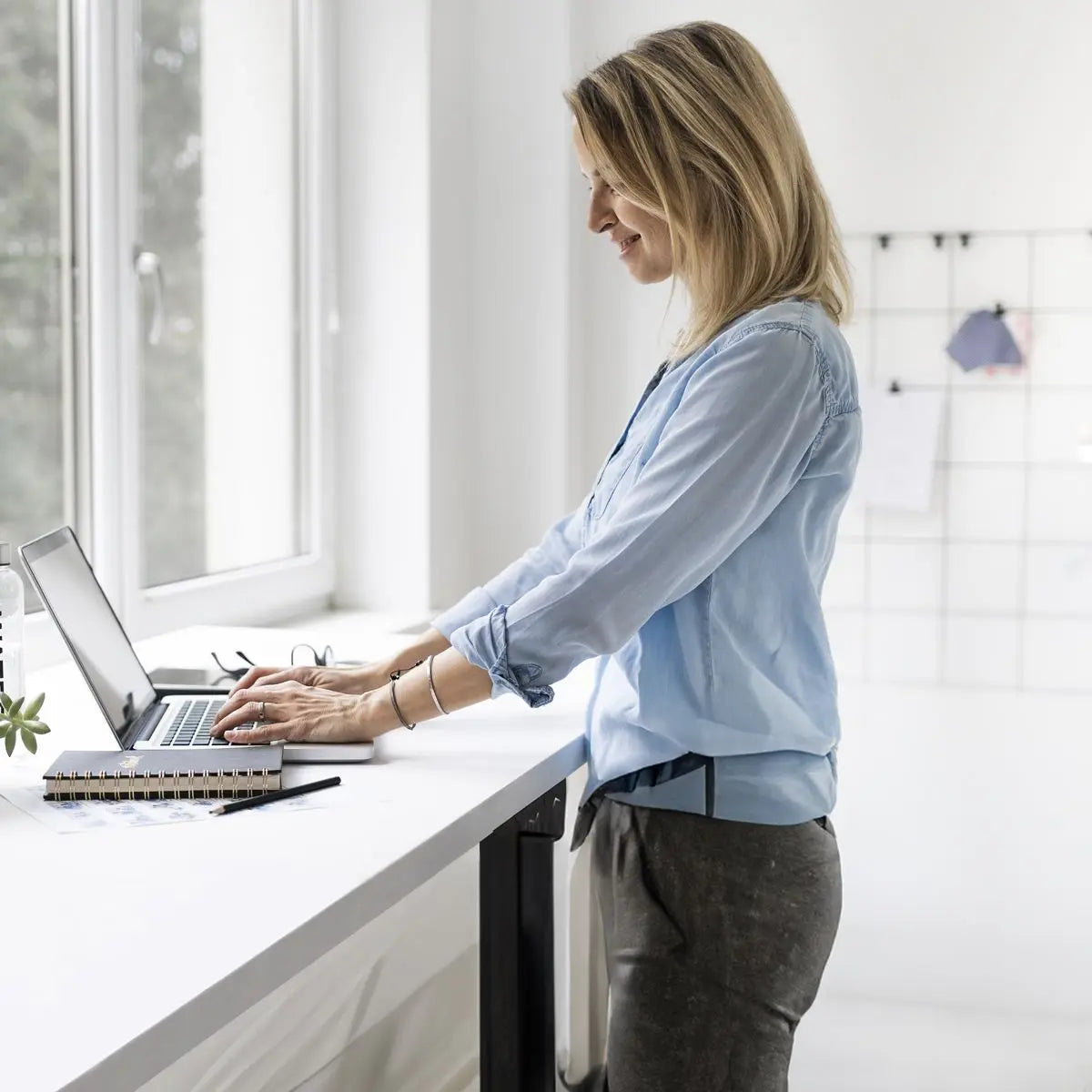 Dellonda White Electric Height Adjustable Standing Desk, Quiet, Home Office, 1400x700mm  White Rose Tools