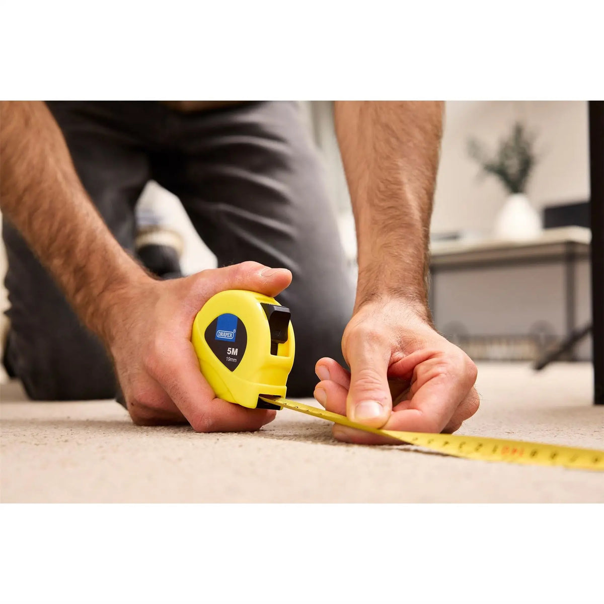 Draper Measuring Tapes 5m/16ft x 19mm 3 Colours (Dispenser of 12) 82437  White Rose Tools