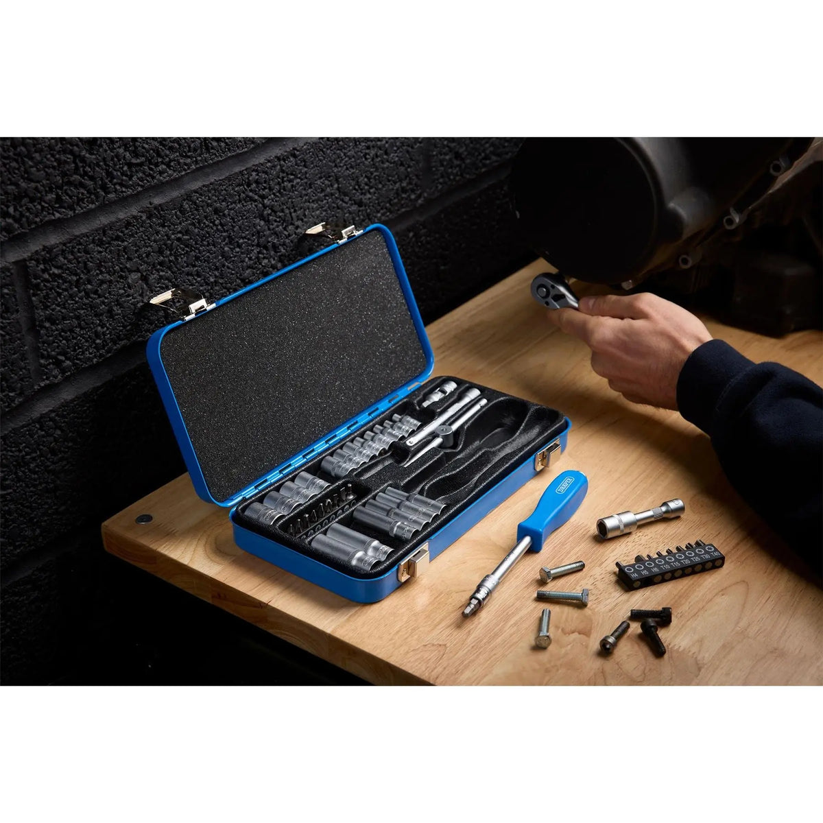 Draper Metric Socket Set in Metal Case 1/4" Sq. Dr. (45 Piece) 16365  White Rose Tools